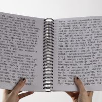 książka i z wydrukiem standardowym, i z pismem Braille'a